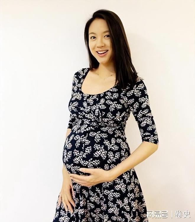 门怀孕6个月上春晚站C位真人生赢家九游会J9艳压奚梦瑶拒嫁30亿豪(图6)